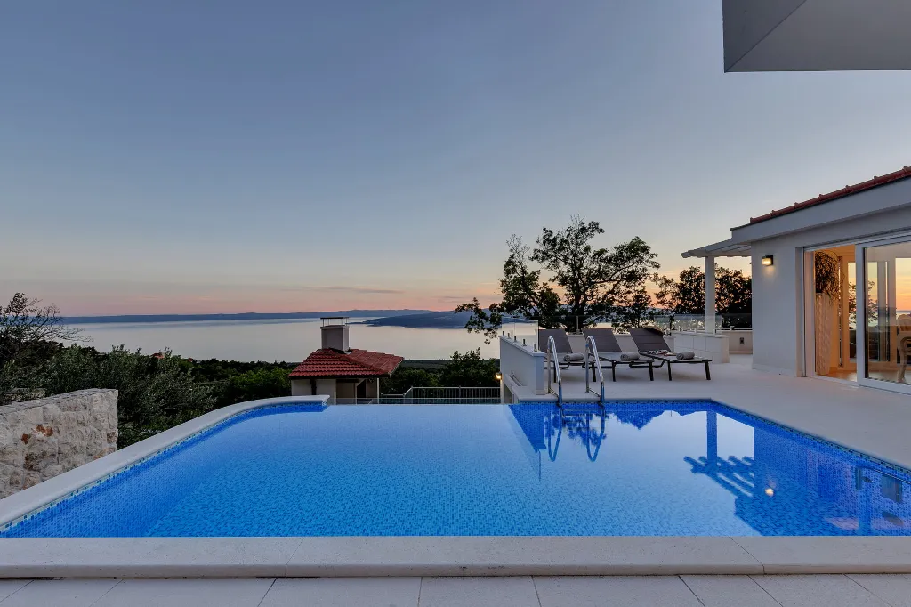 Contemporary 5-Bedroom Villa with Infinity Pool, Makarska