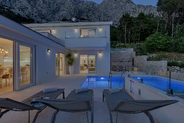 Contemporary 5-Bedroom Villa with Infinity Pool, Makarska