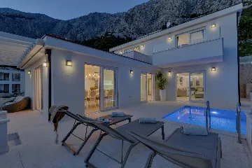 Contemporary 5-Bedroom Villa with Infinity Pool, Makarska
