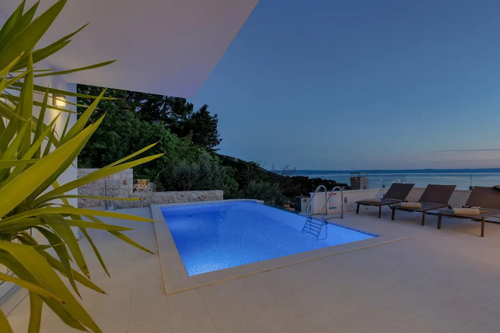 Contemporary 5-Bedroom Villa with Infinity Pool, Makarska