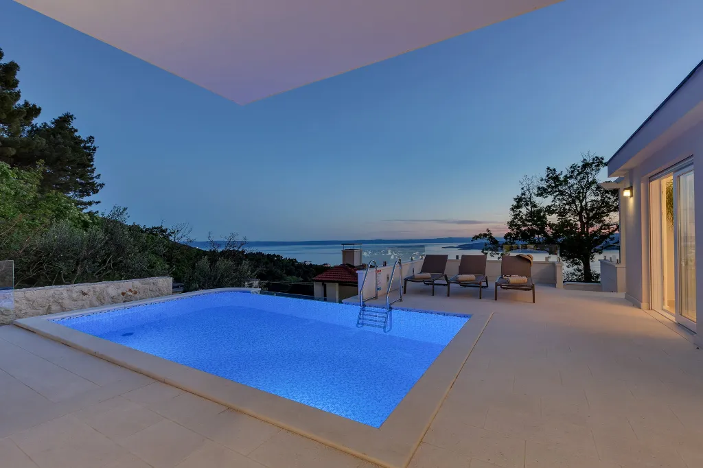 Contemporary 5-Bedroom Villa with Infinity Pool, Makarska