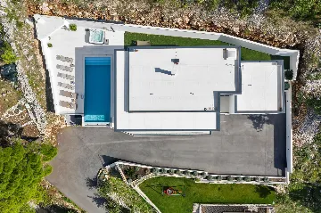 Modern 3-Bedroom Villa with Pool in Makarska