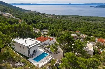 Modern 3-Bedroom Villa with Pool in Makarska