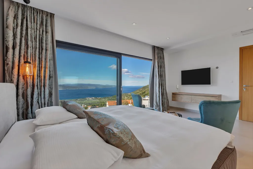 Modern 3-Bedroom Villa with Pool in Makarska