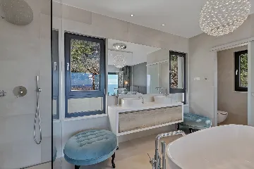 Modern 3-Bedroom Villa with Pool in Makarska