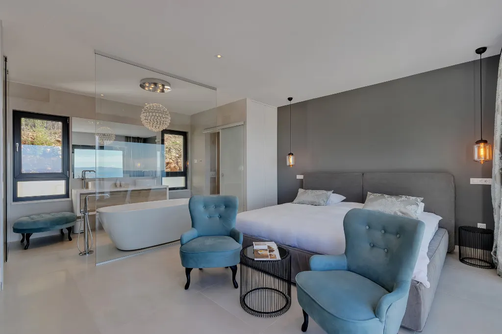 Modern 3-Bedroom Villa with Pool in Makarska