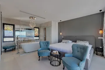 Modern 3-Bedroom Villa with Pool in Makarska