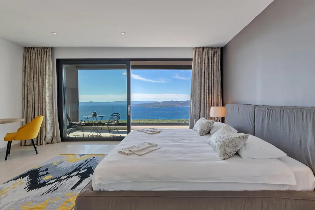 Modern 3-Bedroom Villa with Pool in Makarska