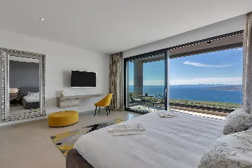 Modern 3-Bedroom Villa with Pool in Makarska