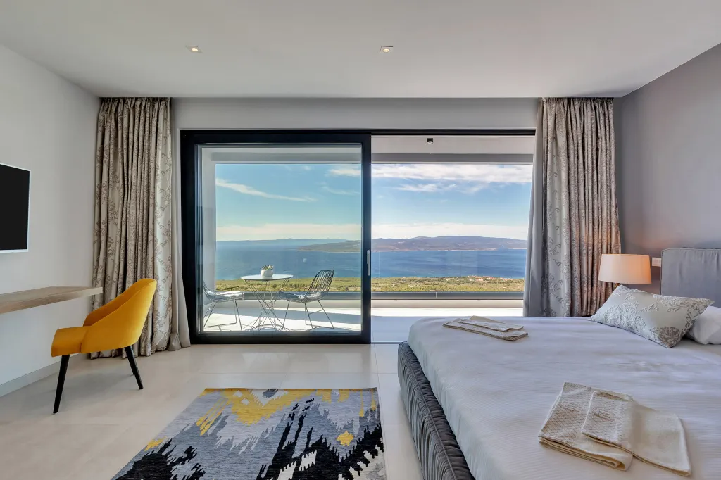 Modern 3-Bedroom Villa with Pool in Makarska