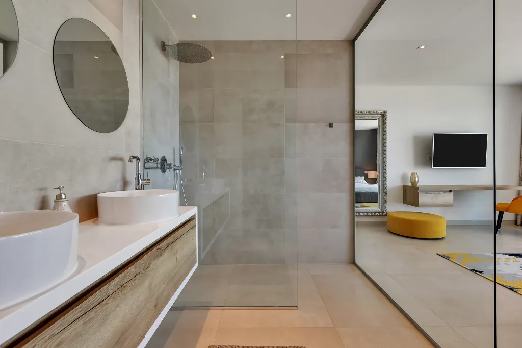 Modern 3-Bedroom Villa with Pool in Makarska
