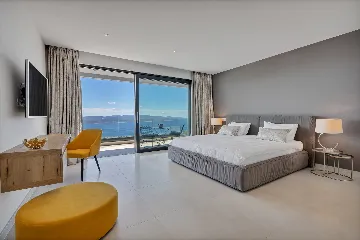 Modern 3-Bedroom Villa with Pool in Makarska