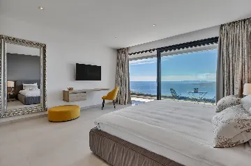 Modern 3-Bedroom Villa with Pool in Makarska