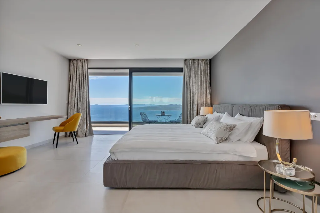 Modern 3-Bedroom Villa with Pool in Makarska