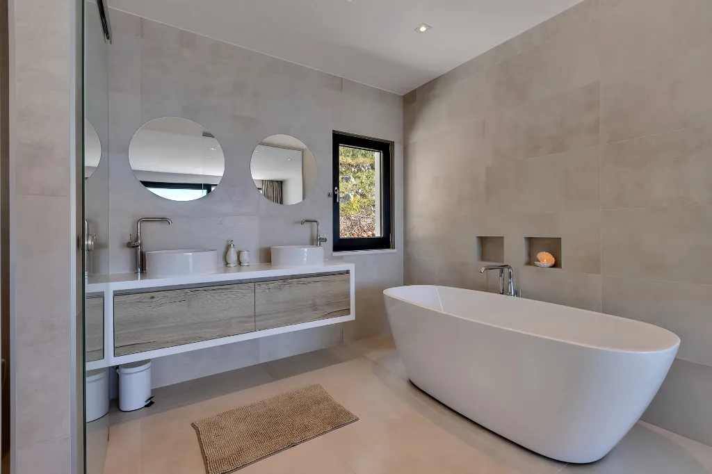 Modern 3-Bedroom Villa with Pool in Makarska