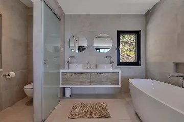 Modern 3-Bedroom Villa with Pool in Makarska