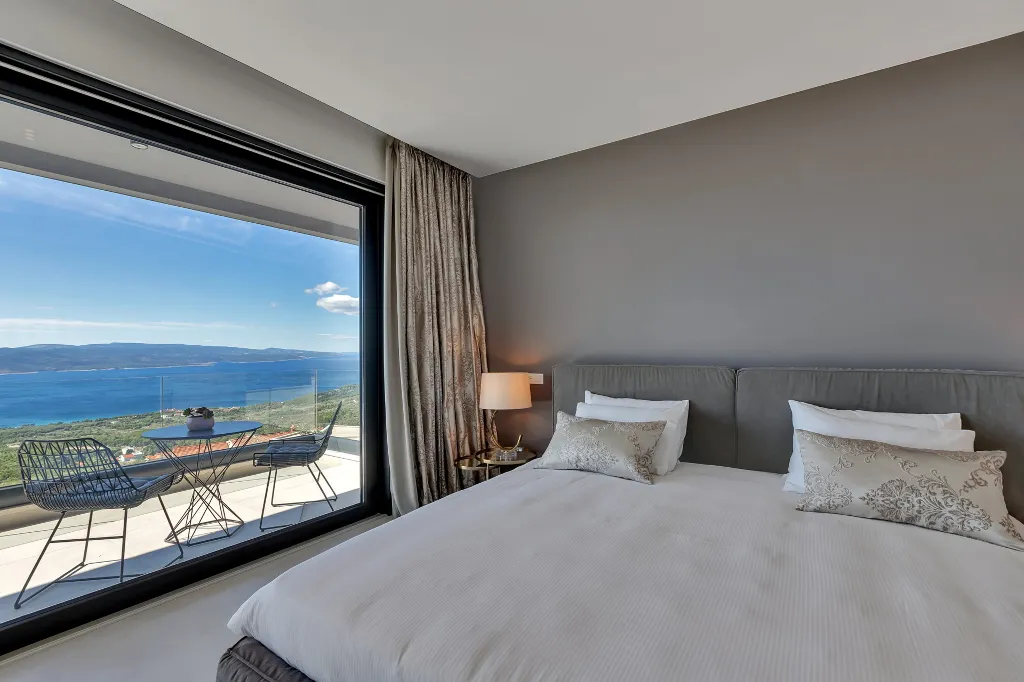 Modern 3-Bedroom Villa with Pool in Makarska