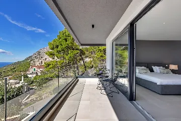 Modern 3-Bedroom Villa with Pool in Makarska