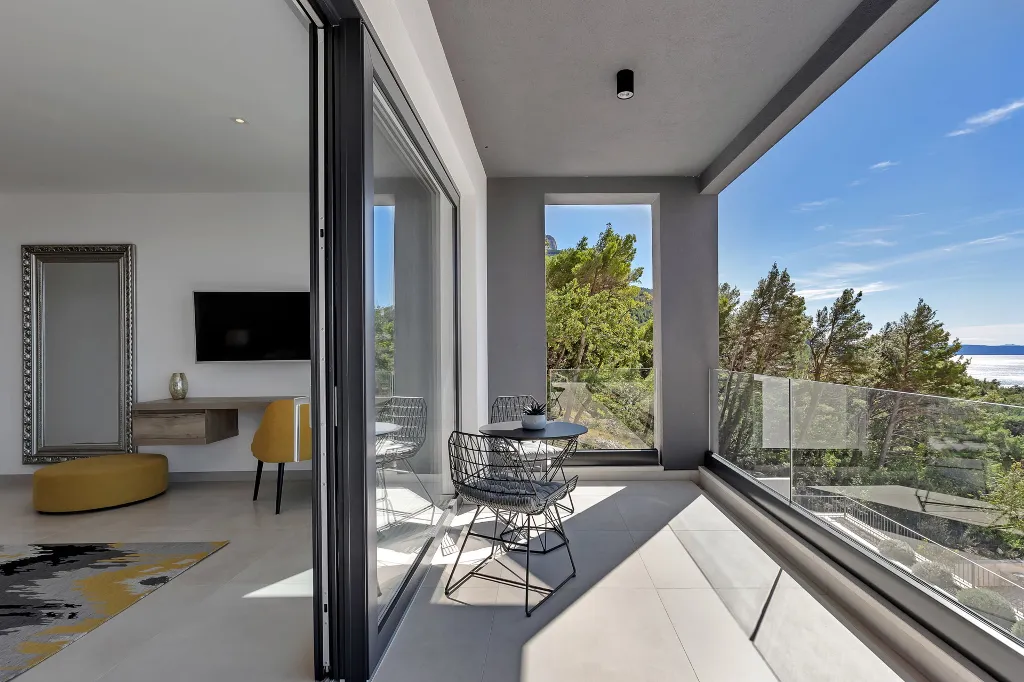 Modern 3-Bedroom Villa with Pool in Makarska
