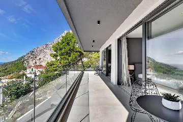 Modern 3-Bedroom Villa with Pool in Makarska