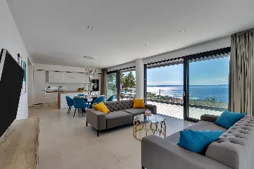 Modern 3-Bedroom Villa with Pool in Makarska