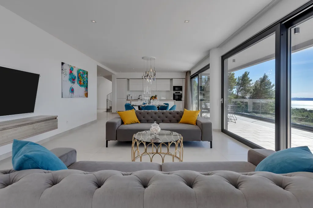 Modern 3-Bedroom Villa with Pool in Makarska