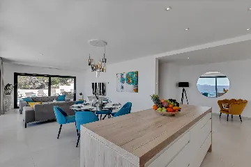 Modern 3-Bedroom Villa with Pool in Makarska