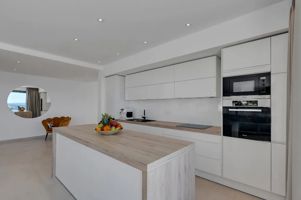 Modern 3-Bedroom Villa with Pool in Makarska