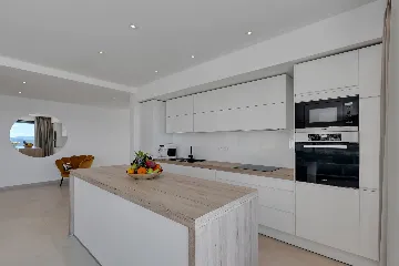 Modern 3-Bedroom Villa with Pool in Makarska