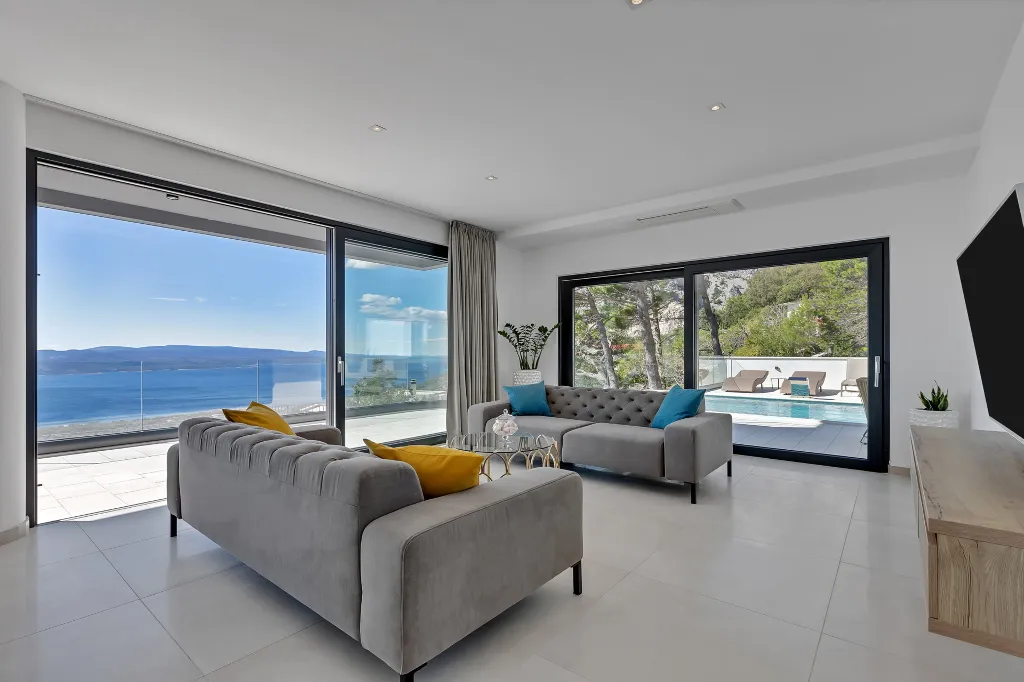 Modern 3-Bedroom Villa with Pool in Makarska