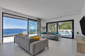 Modern 3-Bedroom Villa with Pool in Makarska