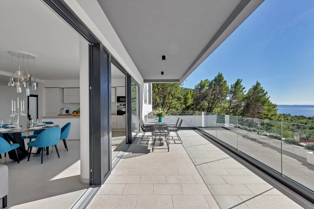 Modern 3-Bedroom Villa with Pool in Makarska