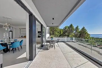 Modern 3-Bedroom Villa with Pool in Makarska