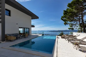 Modern 3-Bedroom Villa with Pool in Makarska