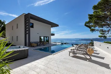Modern 3-Bedroom Villa with Pool in Makarska
