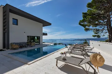 Modern 3-Bedroom Villa with Pool in Makarska