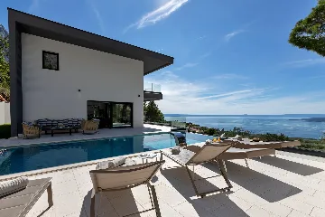 Modern 3-Bedroom Villa with Pool in Makarska