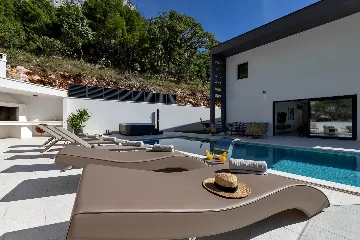Modern 3-Bedroom Villa with Pool in Makarska