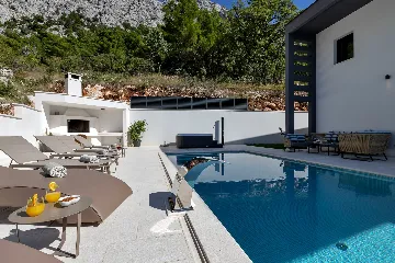 Modern 3-Bedroom Villa with Pool in Makarska