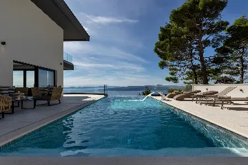 Modern 3-Bedroom Villa with Pool in Makarska