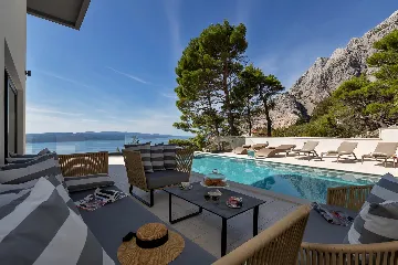 Modern 3-Bedroom Villa with Pool in Makarska