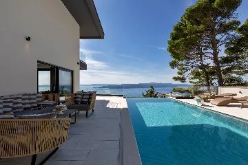 Modern 3-Bedroom Villa with Pool in Makarska
