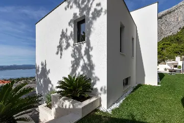 Modern 3-Bedroom Villa with Pool in Makarska