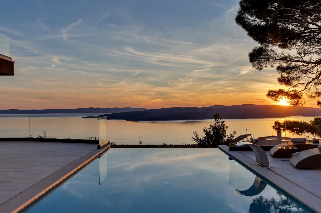 Modern 3-Bedroom Villa with Pool in Makarska