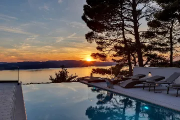 Modern 3-Bedroom Villa with Pool in Makarska