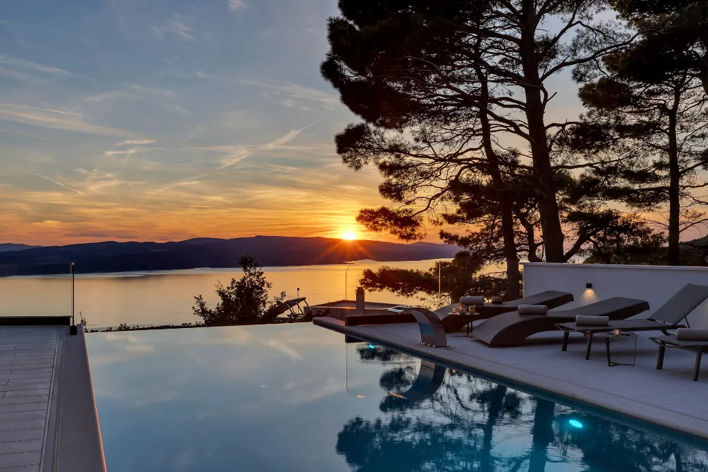 Modern 3-Bedroom Villa with Pool in Makarska