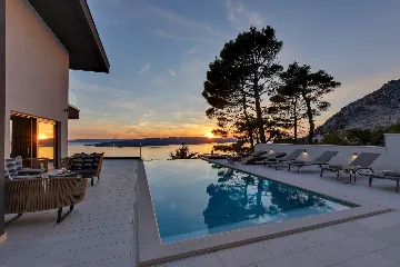 Modern 3-Bedroom Villa with Pool in Makarska