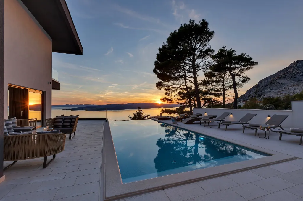 Modern 3-Bedroom Villa with Pool in Makarska