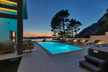 Modern 3-Bedroom Villa with Pool in Makarska