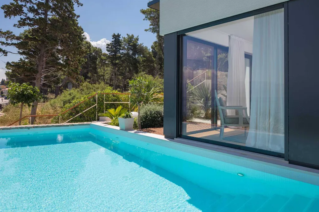 Contemporary Villa Retreat with Pool, Sutivan